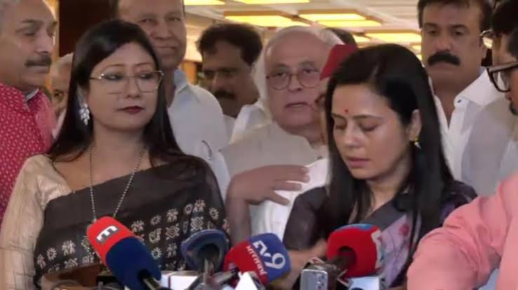 TMC ( टीएमसी ) बागियों की मौजूदगी पर विपक्ष का वॉकआउट TMC ( टीएमसी ) बागियों की मौजूदगी पर विपक्ष का वॉकआउट