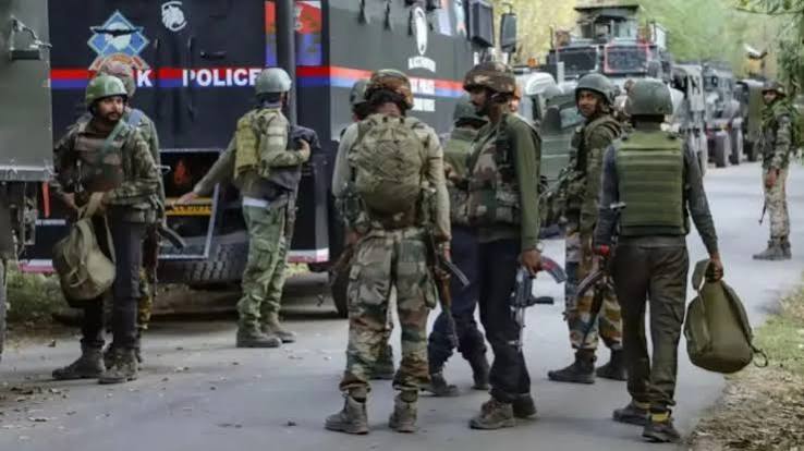 जम्मू कश्मीर : राजौरी और बारामुला में तीन IED बरामद राजौरी और बारामुला में तीन IED बरामद हथियारों का जखीरा मिला
