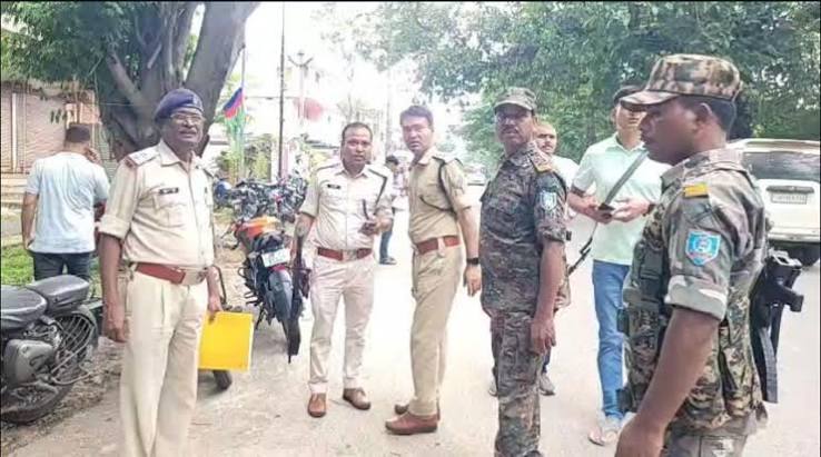 झारखंड चतरा एसपी आवास के सामने फायरिंग से सनसनी प्राइवेट गार्ड की मौत झारखंड चतरा एसपी आवास के सामने फायरिंग से सनसनी प्राइवेट गार्ड की मौत