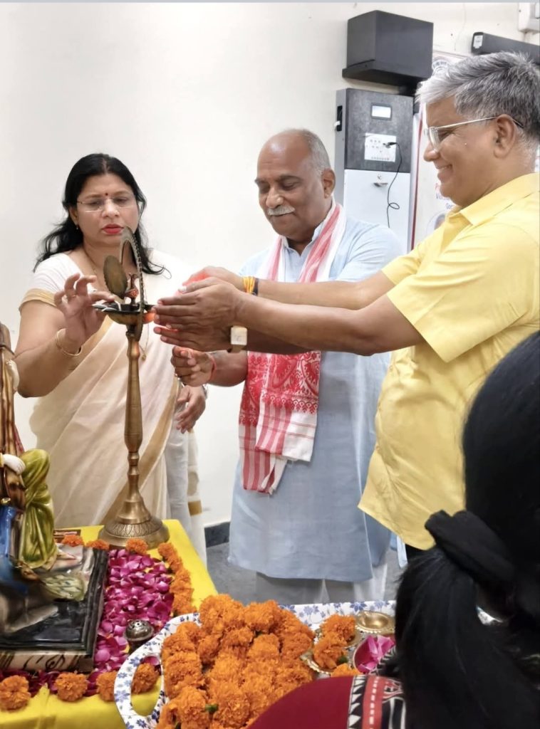 भारतीय दृष्टि से इतिहास का पुनर्लेखन समय की आवश्यकता: डॉ. बालमुकुंद पाण्डेय भारतीय दृष्टि से इतिहास का पुनर्लेखन समय की आवश्यकता: डॉ. बालमुकुंद पाण्डेय