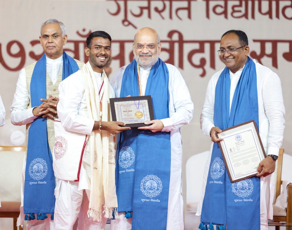 अमित शाह ने गुजरात विद्यापीठ में दीक्षांत समारोह को किया संबोधित
