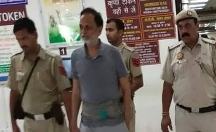 दिल्ली के पूर्व मंत्री सत्येंद्र जैन, पूर्व DJB सीईओ समेत 6 गिरफ्तार दिल्ली के पूर्व मंत्री सत्येंद्र जैन, पूर्व DJB सीईओ समेत 6 गिरफ्तार