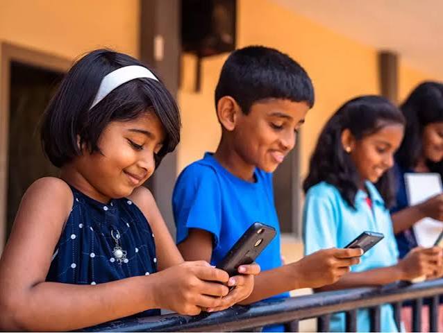 सोशल मीडिया अकाउंट :13 साल से कम उम्र के बच्चों पर रोक संसद में प्रस्तावित बिल: 13 साल से कम उम्र के बच्चों के सोशल मीडिया अकाउंट पर रोक, अभिभावक की अनुमति अनिवार्य Long-tail Keywords: