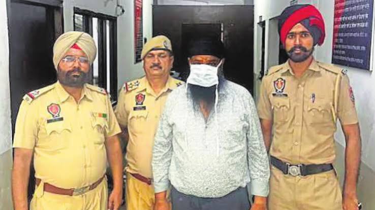 FBI का मोस्ट वांटेड जालसाज मंजीत बेदी पंजाब से गिरफ्तार FBI का मोस्ट वांटेड जालसाज मंजीत बेदी पंजाब से गिरफ्तार